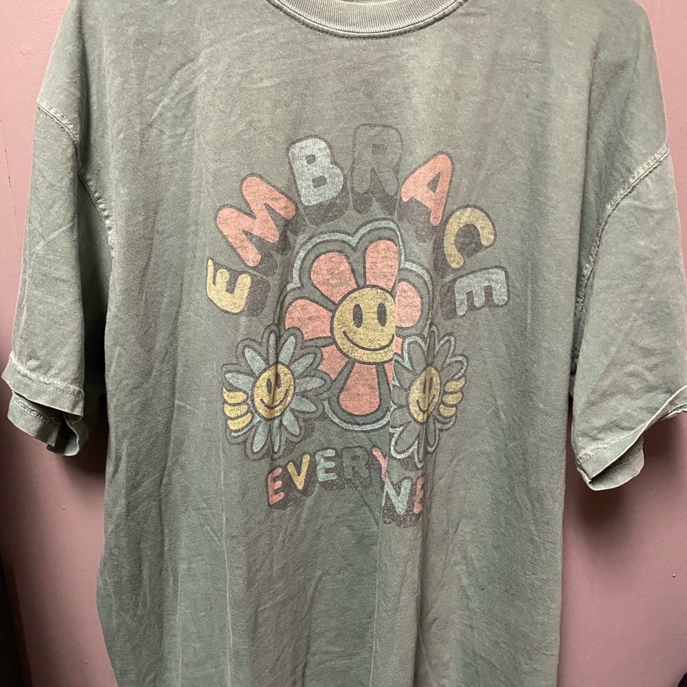 embrace everyone vintage looking green t shirt XL